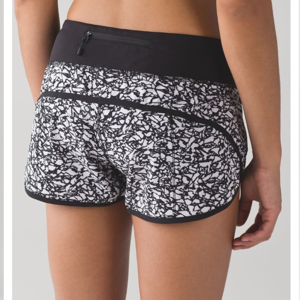 Lululemon Speed Short Sz 4 (2 1/2")